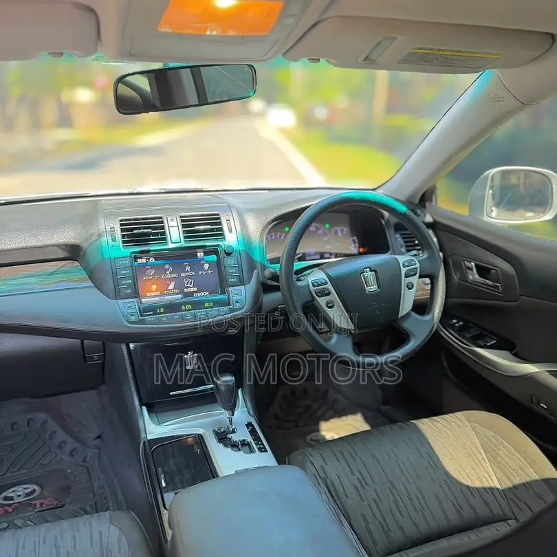 Toyota Crown 2011 Silver