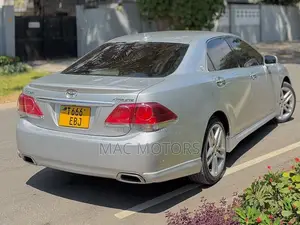 Toyota Crown 2011 Silver
