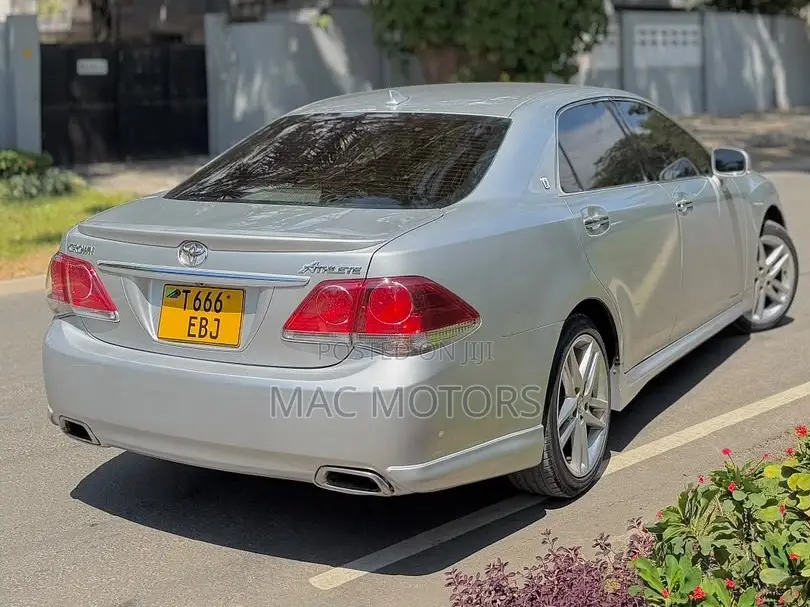 Toyota Crown 2011 Silver