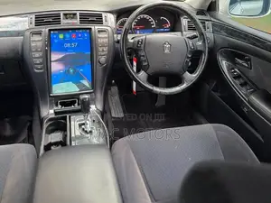 Toyota Crown 2006 White
