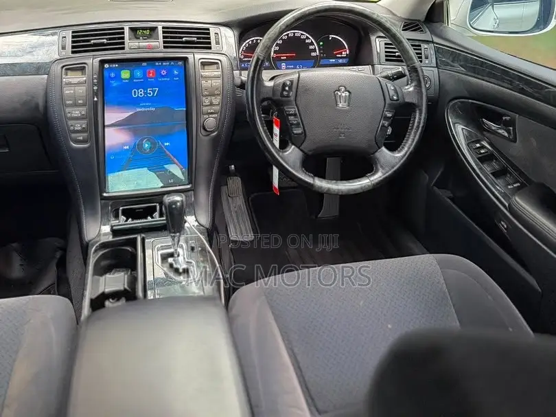 Toyota Crown 2006 White