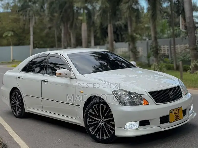 Toyota Crown 2006 White