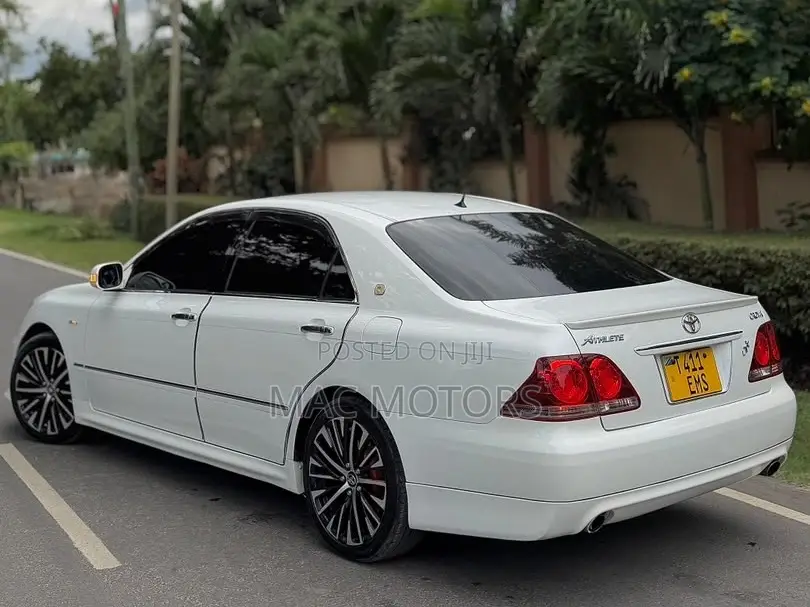 Toyota Crown 2006 White
