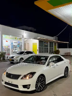 Toyota Crown 2010 White