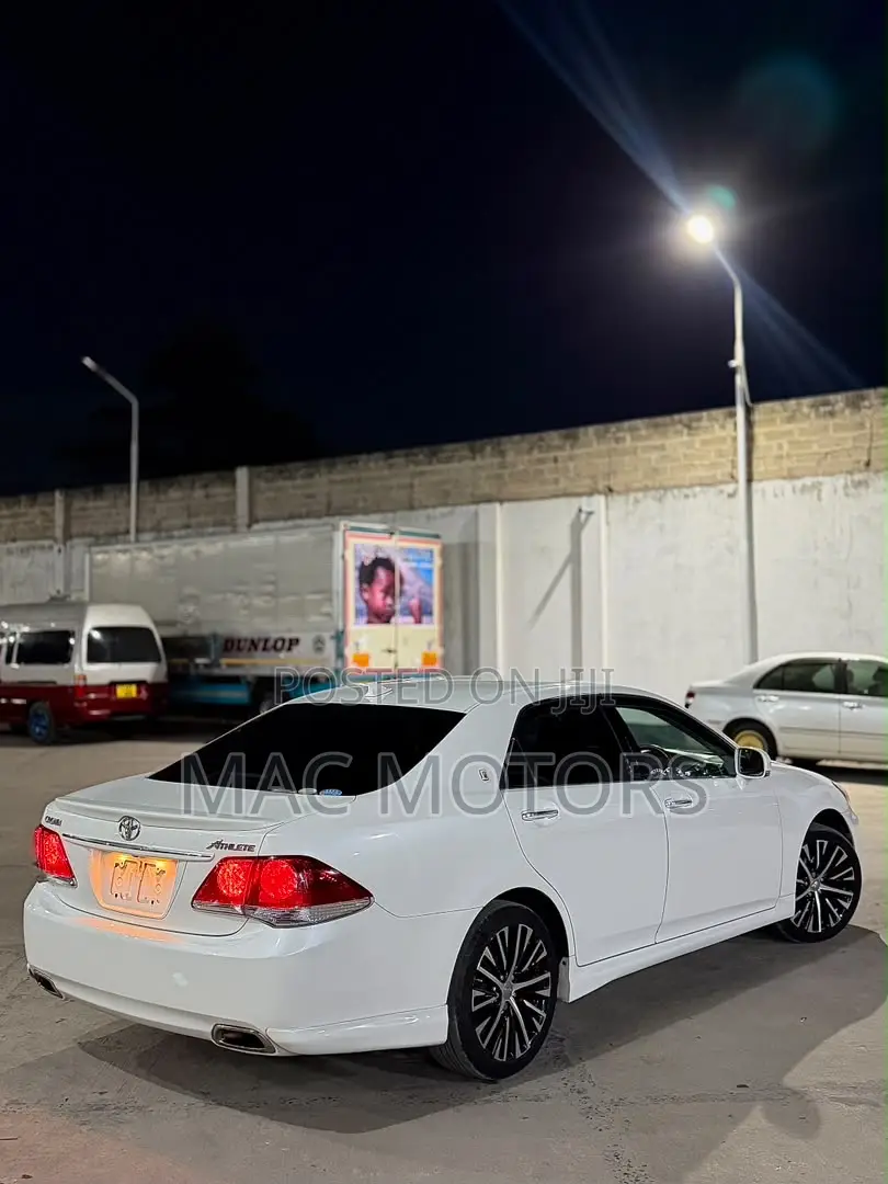 Toyota Crown 2010 White