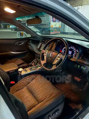 Toyota Crown 2010 White