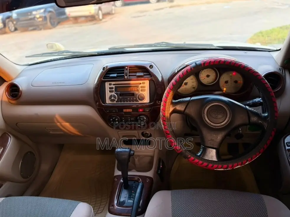 Toyota RAV4 Automatic 2003 Gold