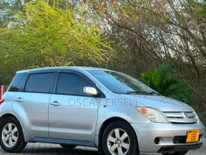 Toyota IST 2004 Silver