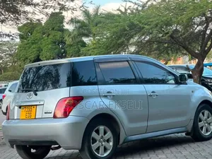 Toyota IST 2004 Silver