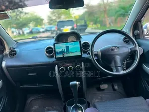 Toyota IST 2004 Silver