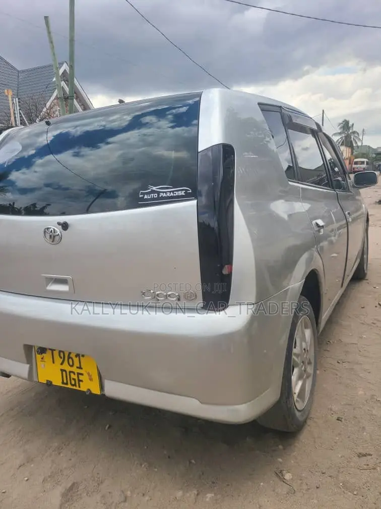 Toyota Opa 2002 Silver