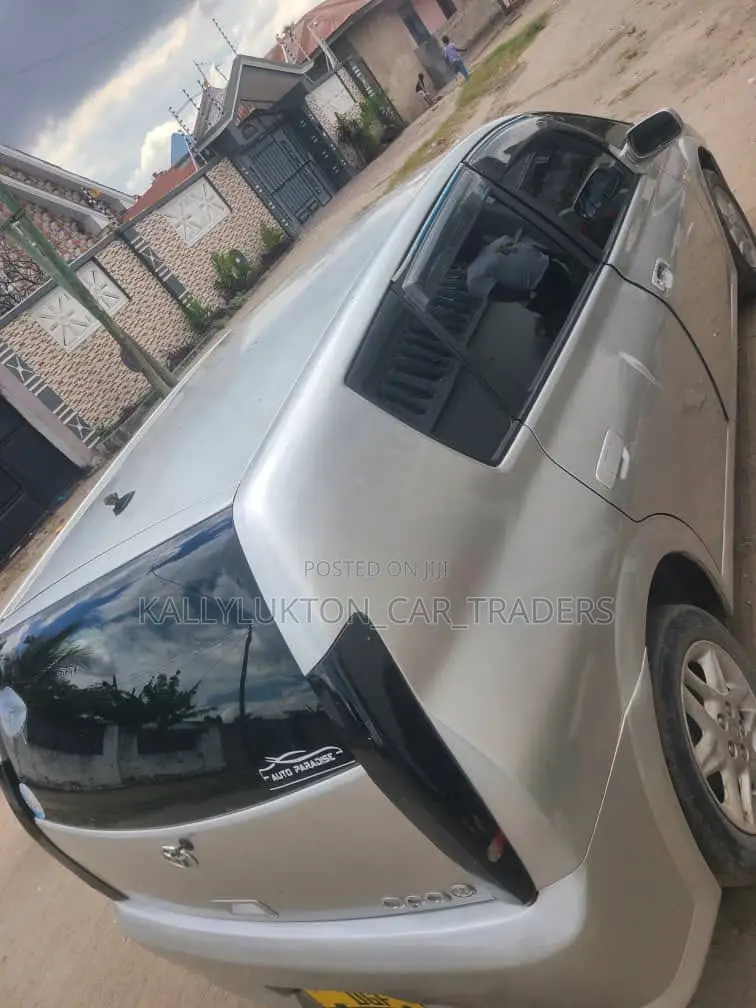 Toyota Opa 2002 Silver