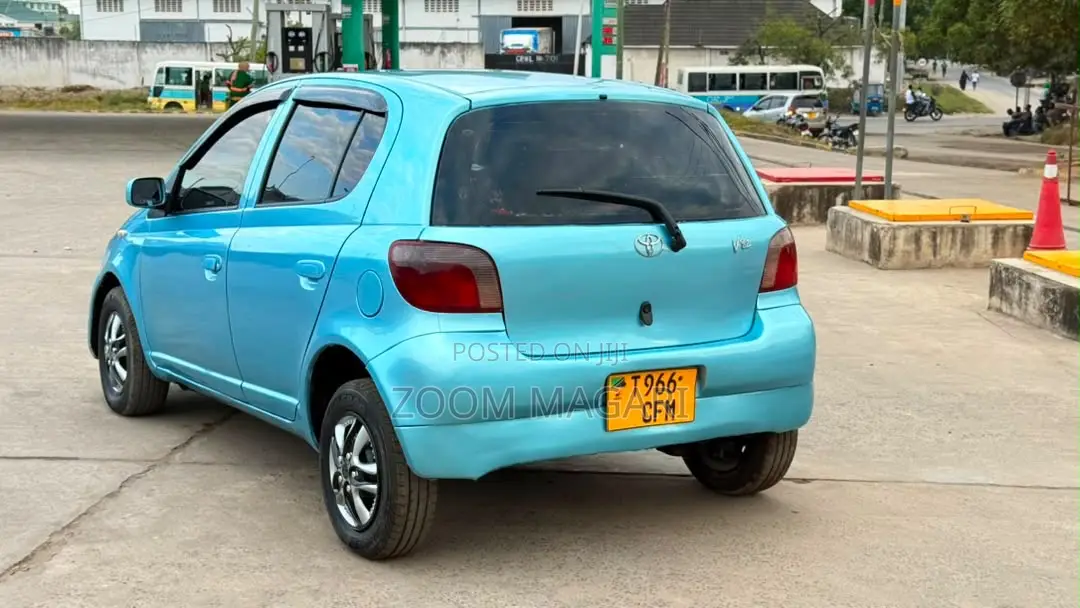 Toyota Vitz 2002 Blue
