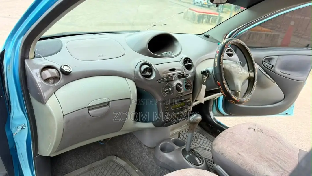 Toyota Vitz 2002 Blue