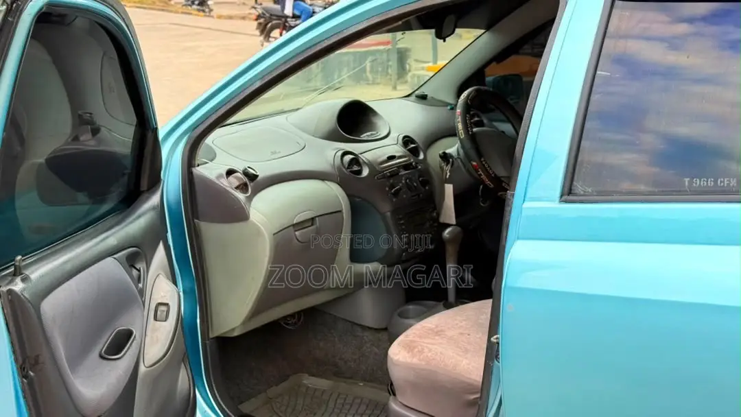 Toyota Vitz 2002 Blue