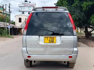 Toyota Noah 2002 Silver