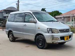 Toyota Noah 2002 Silver