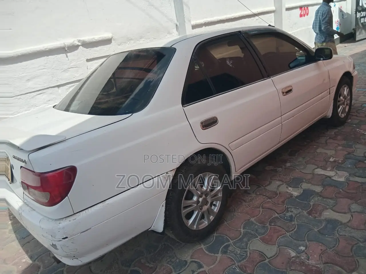 Toyota Carina 2000 White