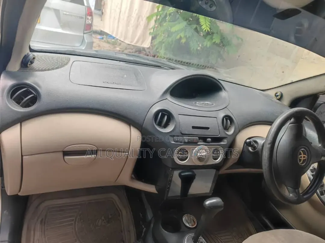 Toyota Vitz 2002 Gold
