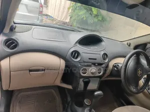 Toyota Vitz 2002 Gold