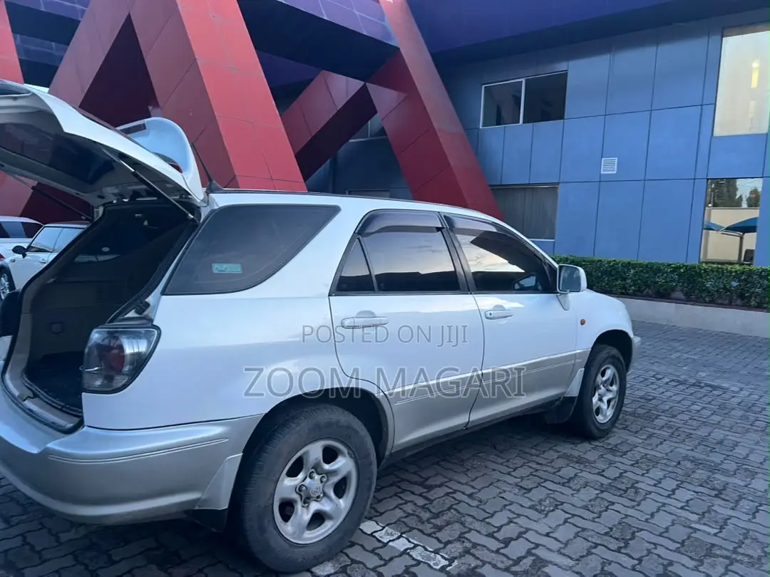 Toyota Harrier 2005 White