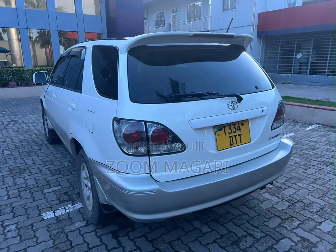 Toyota Harrier 2005 White