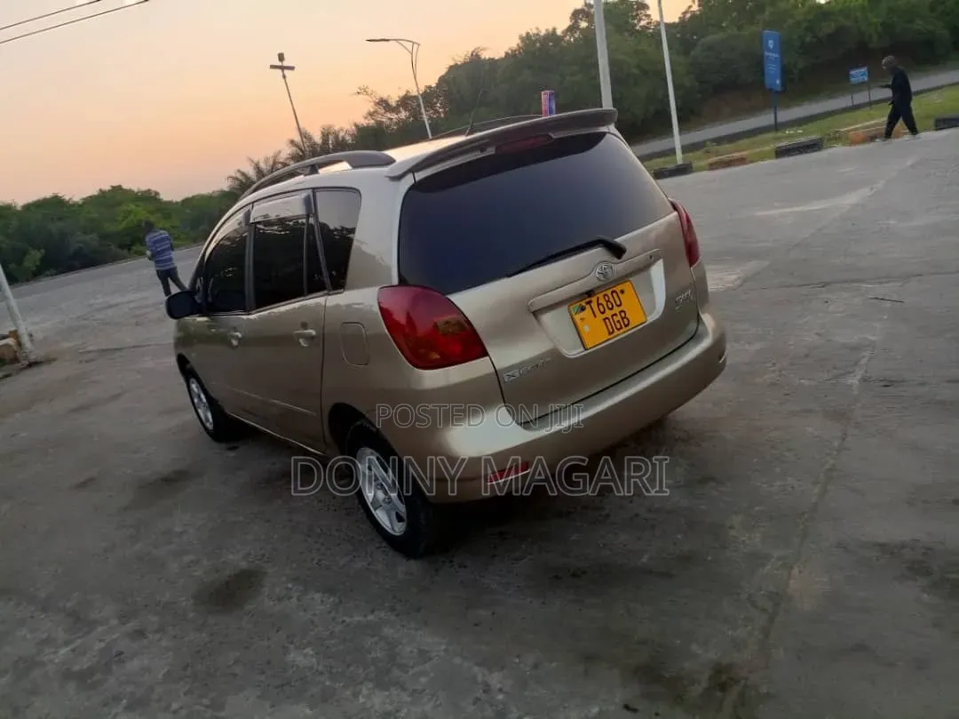 Toyota Corolla Spacio 2004 Gold