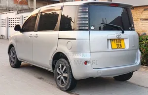 Toyota Sienta 2006 Silver