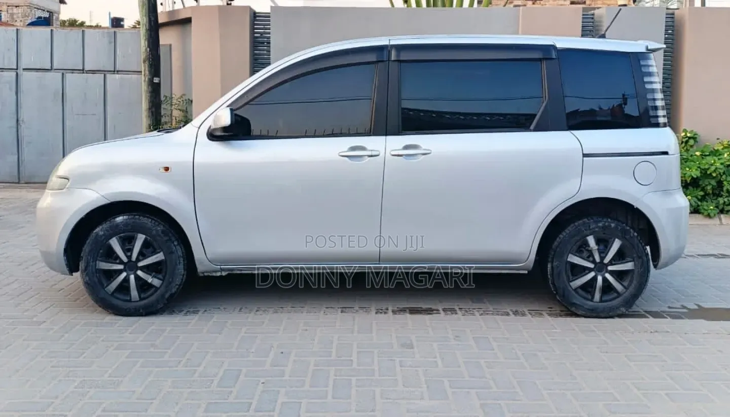 Toyota Sienta 2006 Silver