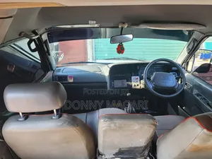 Toyota HiAce 2005 White