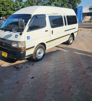 Toyota HiAce 2005 White