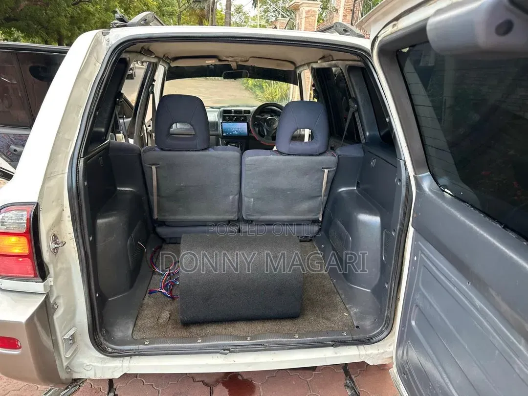 Toyota RAV4 1999 White