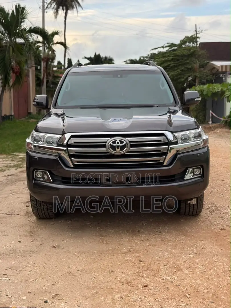Toyota Land Cruiser 4.6 V8 GXR 2019 Gray