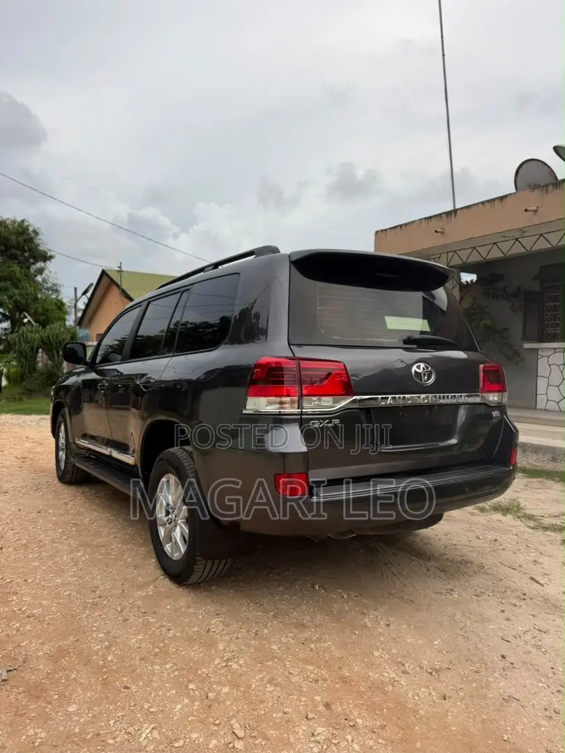 Toyota Land Cruiser 4.6 V8 GXR 2019 Gray