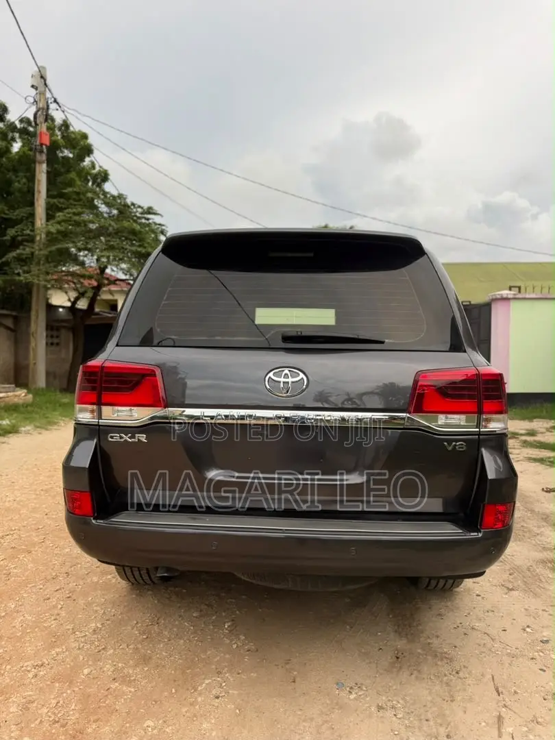 Toyota Land Cruiser 4.6 V8 GXR 2019 Gray
