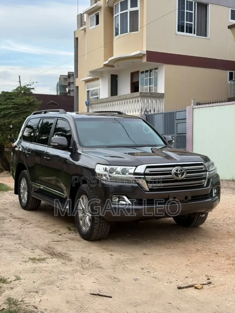 Toyota Land Cruiser 4.6 V8 GXR 2019 Gray