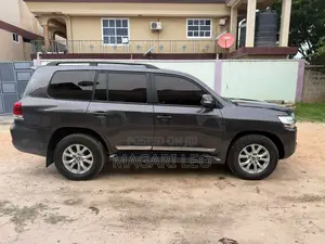 Toyota Land Cruiser 4.6 V8 GXR 2019 Gray