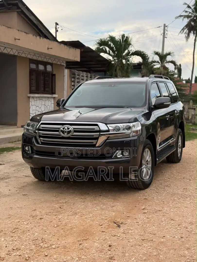 Toyota Land Cruiser 4.6 V8 GXR 2019 Gray