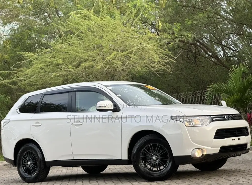 Mitsubishi Outlander 2012 White