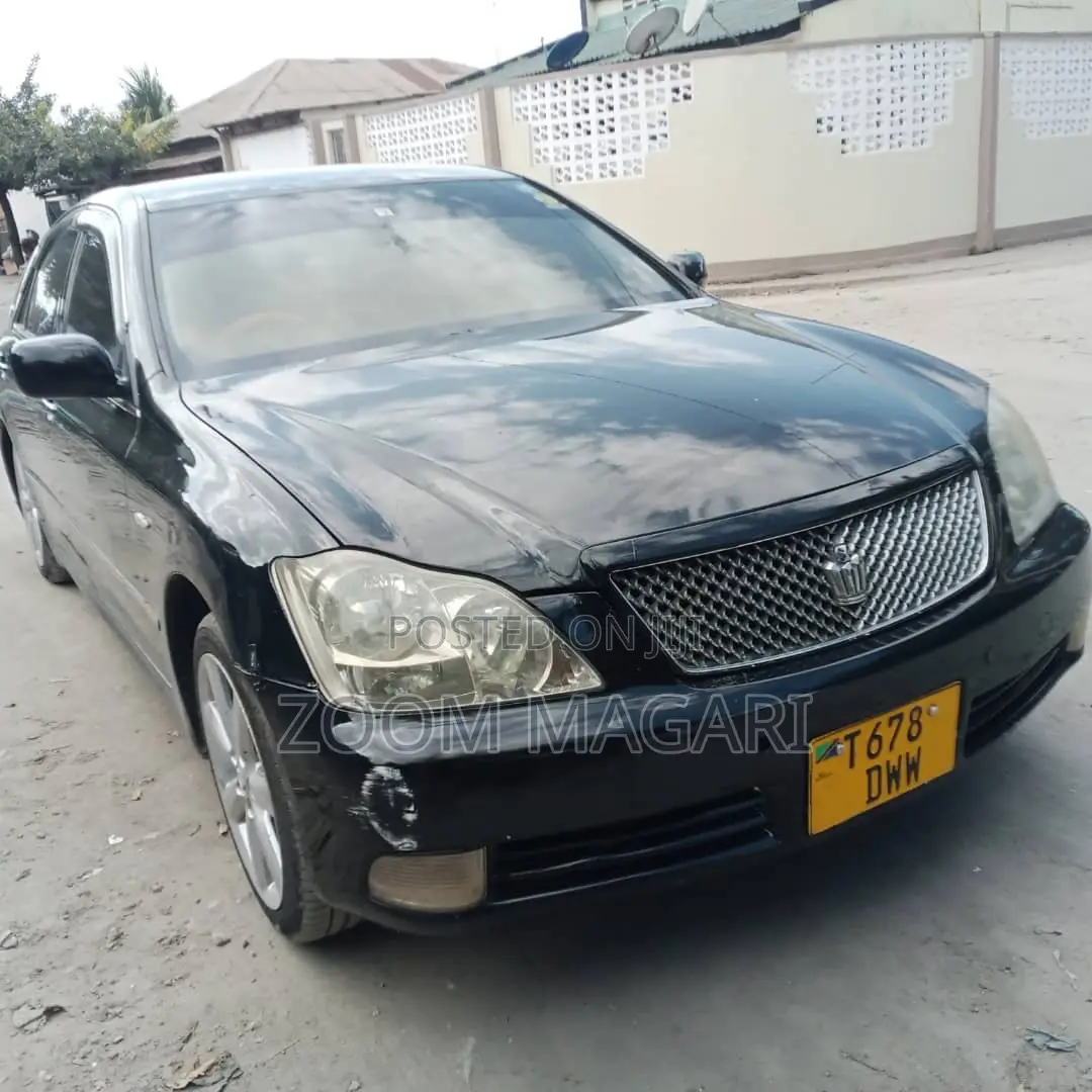 Toyota Crown Royale 2005 Black