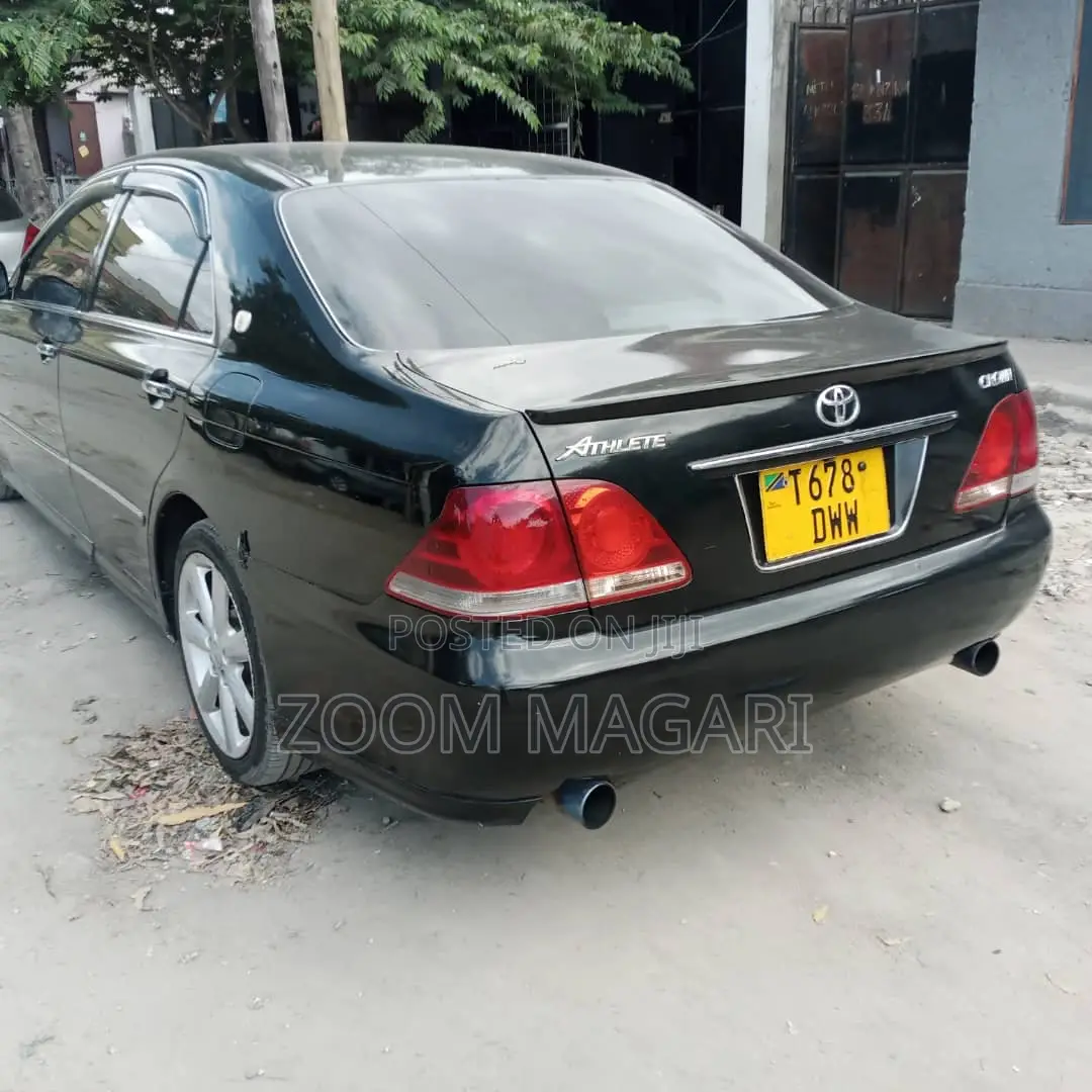 Toyota Crown Royale 2005 Black