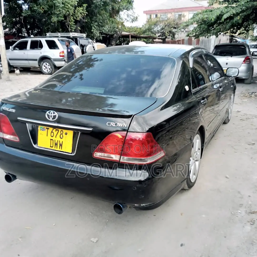 Toyota Crown Royale 2005 Black