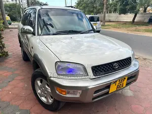Toyota RAV4 Cabriolet 1998 Gold