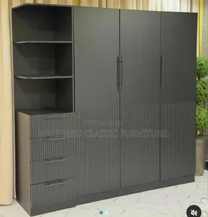 Kabati La Kisasa La Nguo Rangi Ni Multi Black Mng'ao Milango Minne