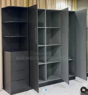 Kabati La Kisasa La Nguo Rangi Ni Multi Black Mng'ao Milango Minne