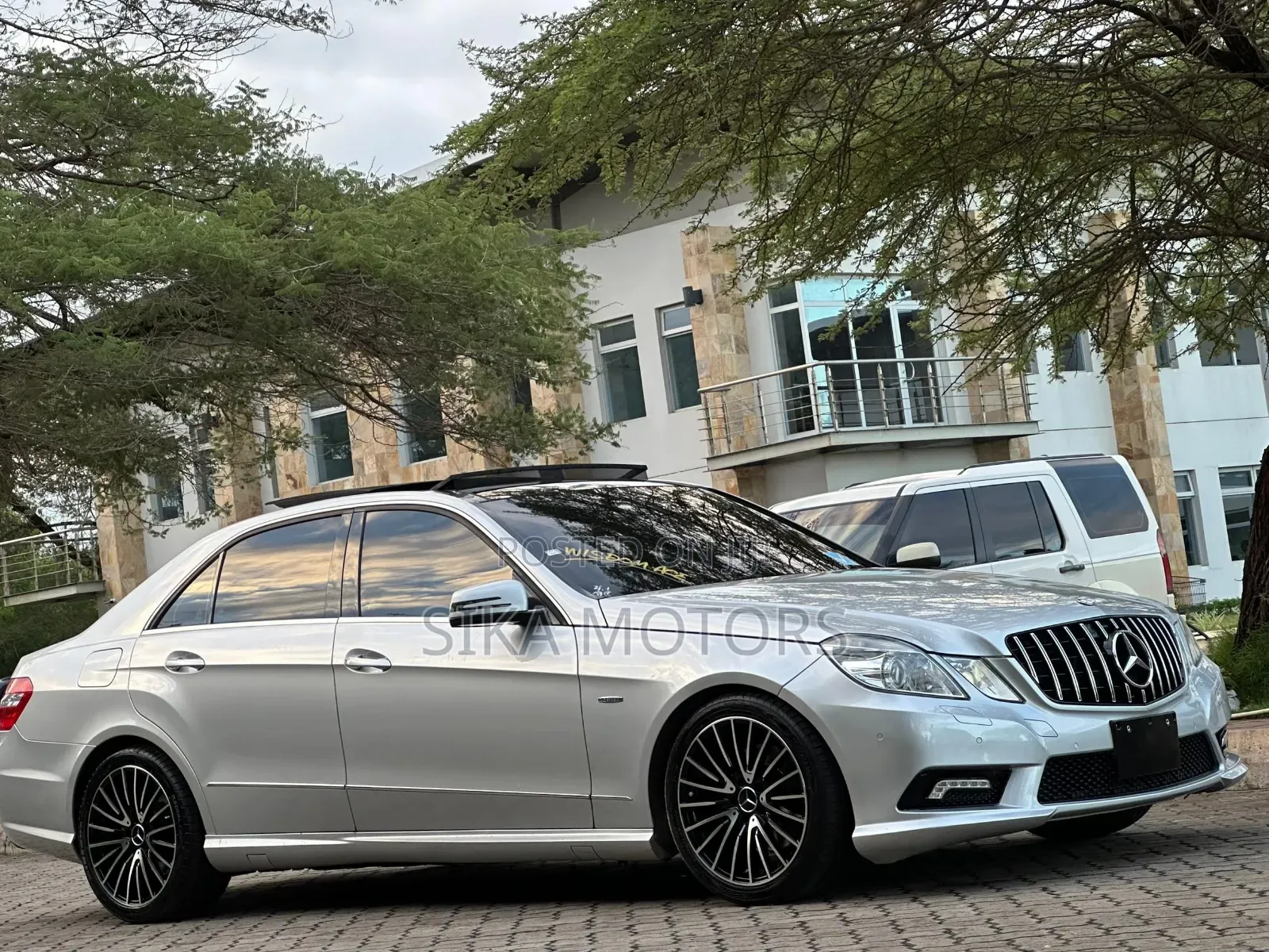 Mercedes-Benz E250 2011 Silver