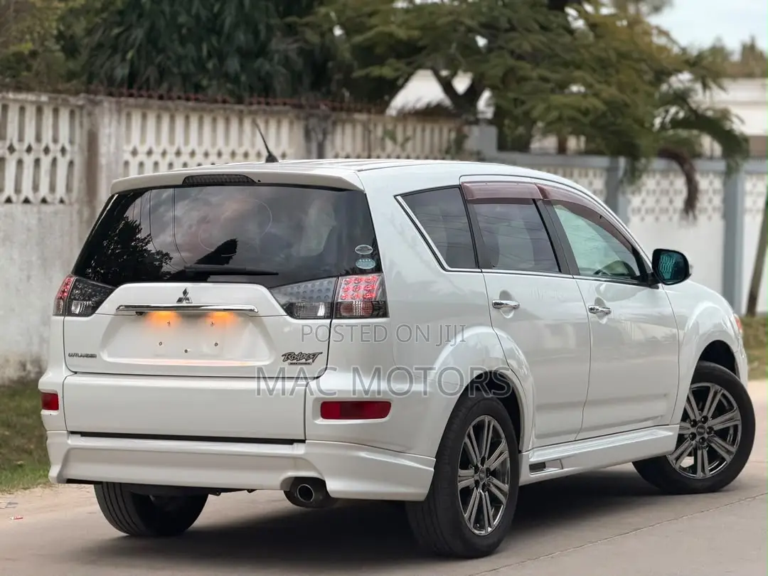 Mitsubishi Outlander 2010 White