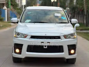 Mitsubishi Outlander 2010 White