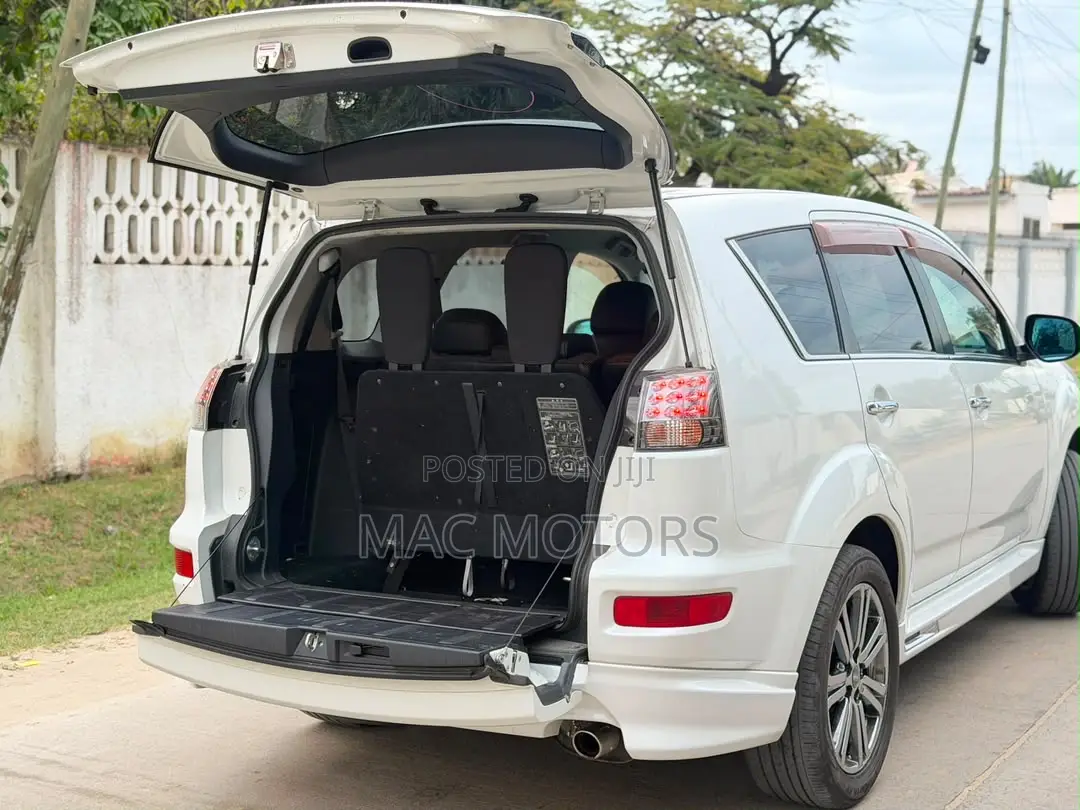 Mitsubishi Outlander 2010 White
