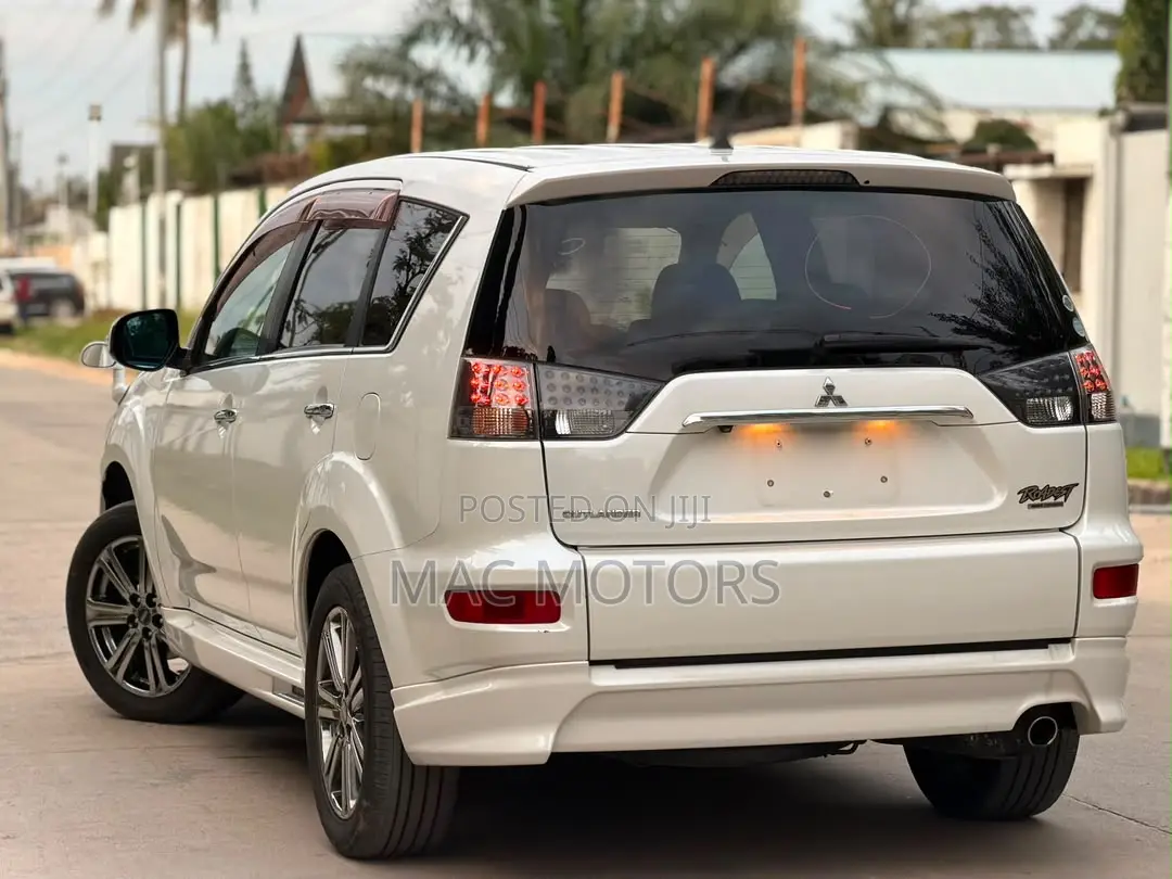 Mitsubishi Outlander 2010 White
